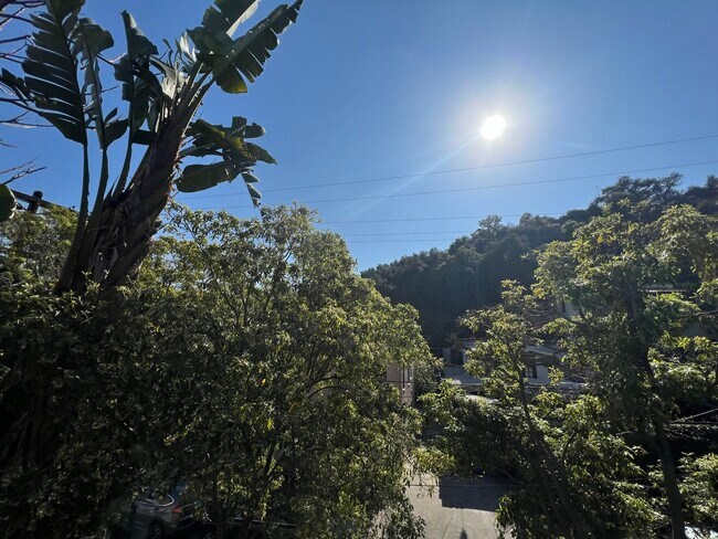 Building Photo - 6121 Glen Holly St