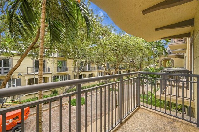 Building Photo - 2633 NE 14th Ave