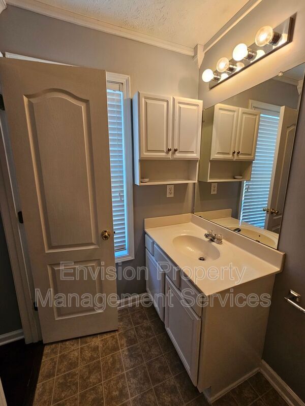 Building Photo - 1243 Blairs Pointe Dr SW