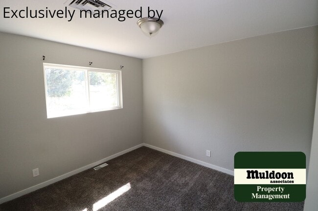 Building Photo - Beautiful Belmont Home with 4 car garage! ...