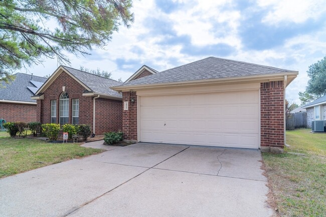 Building Photo - 18323 Water Mill Dr