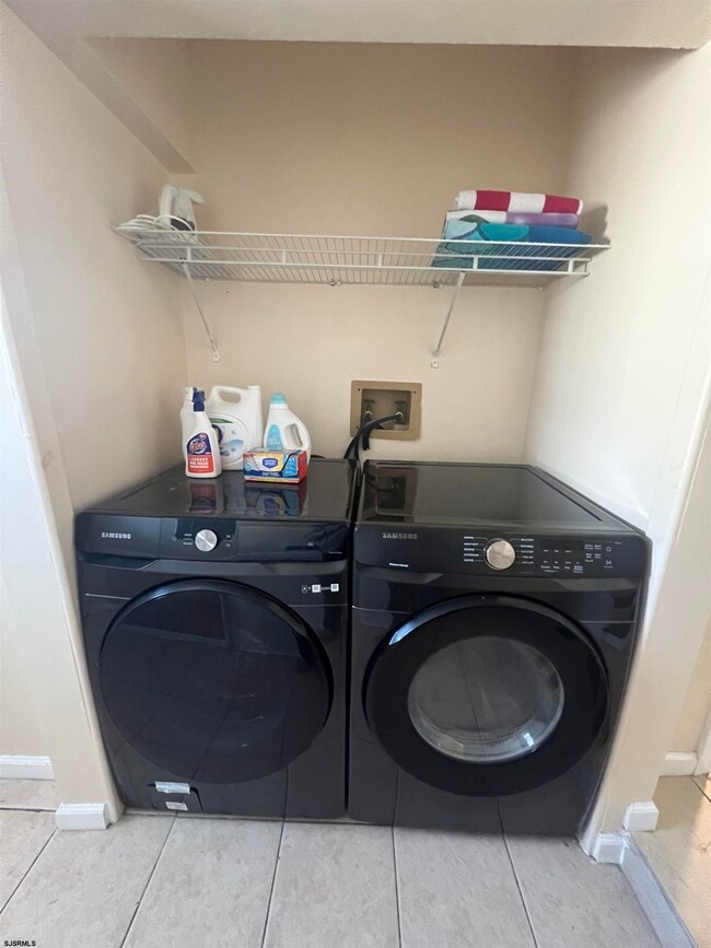 Building Photo - 239 N Derby Ave