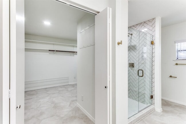 Building Photo - 4601 Pershing Ave