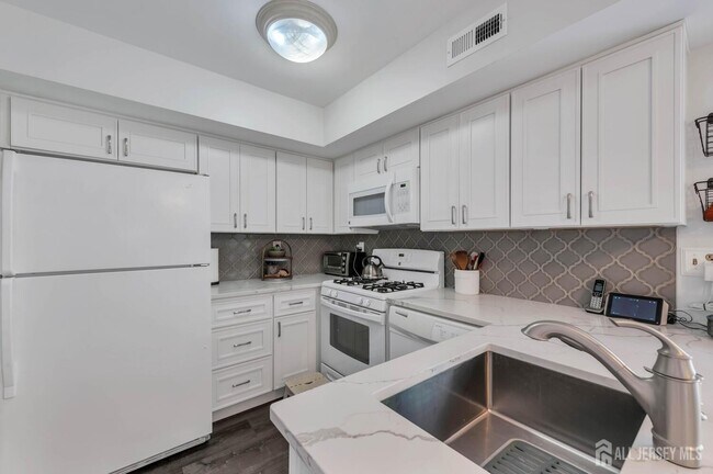 Building Photo - 216 Coldspring Ct