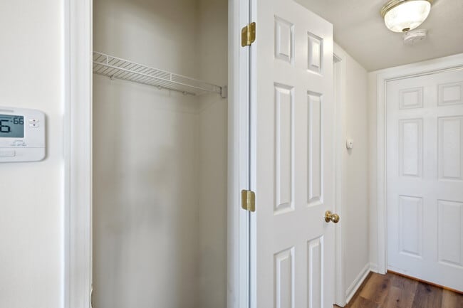 Building Photo - 2401 Northampton Dr