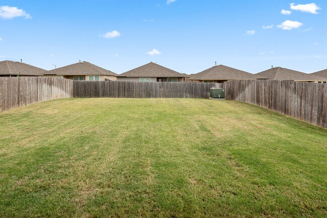 Building Photo - 10413 SW 41st Pl