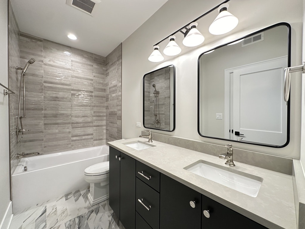 Building Photo - 1743 W Le Moyne St