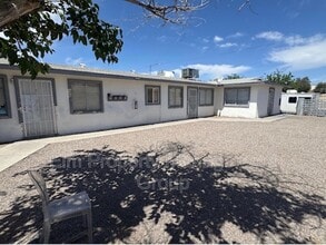 Building Photo - 2516 E Mesquite Ave