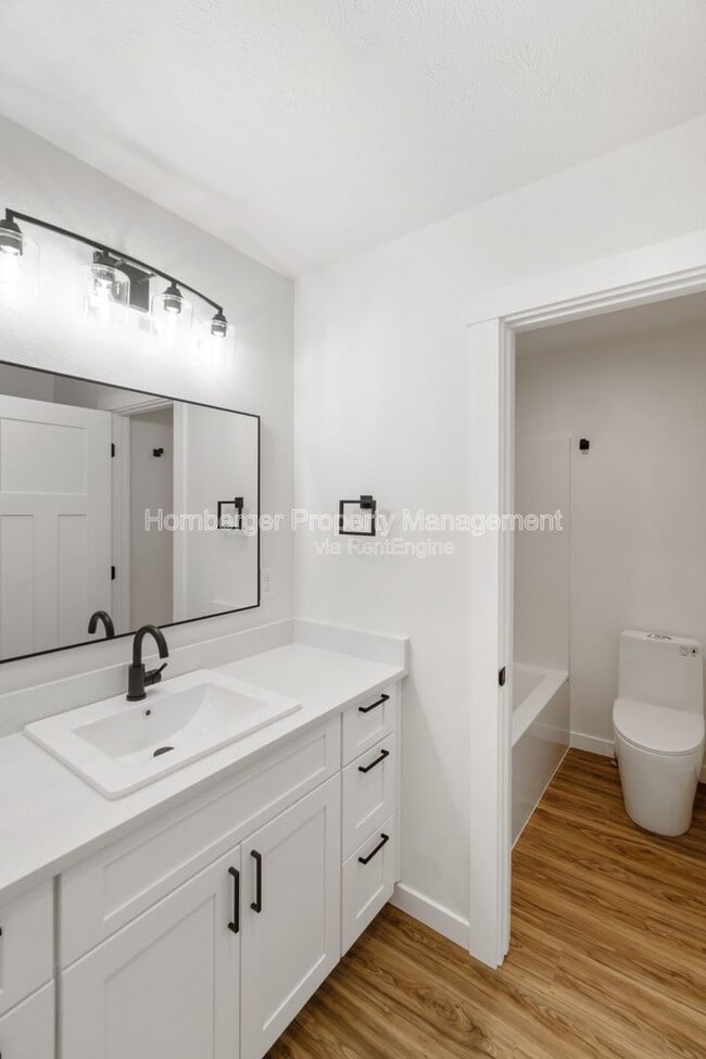 Building Photo - 2715 E Columbia Ave