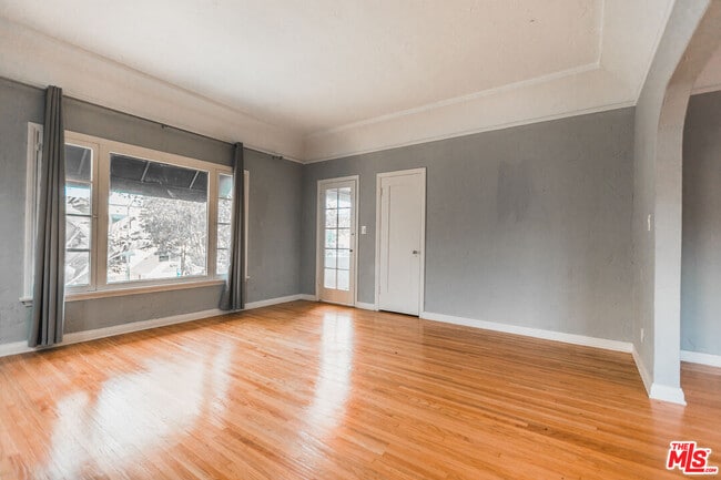 Building Photo - 817 Westmount Dr