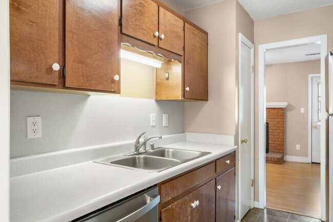 Building Photo - 1723 13th Ct S