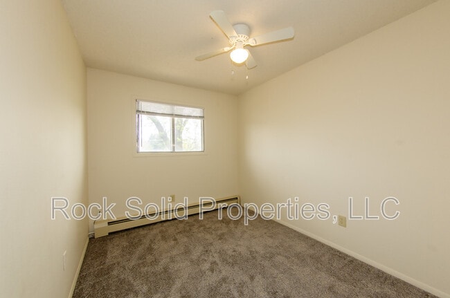 Building Photo - 4721 Hickory Pl