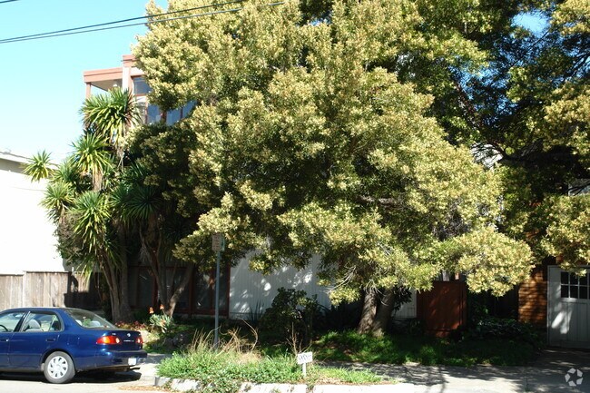 Building Photo - 1819 Addison St
