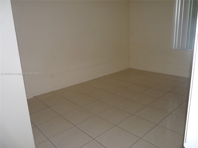 Building Photo - 14415 N Kendall Dr