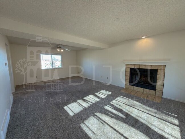 Building Photo - 3498 Mountainside Dr