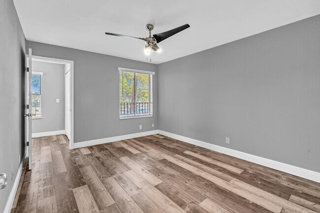 Building Photo - 3300 Pinewalk Dr N