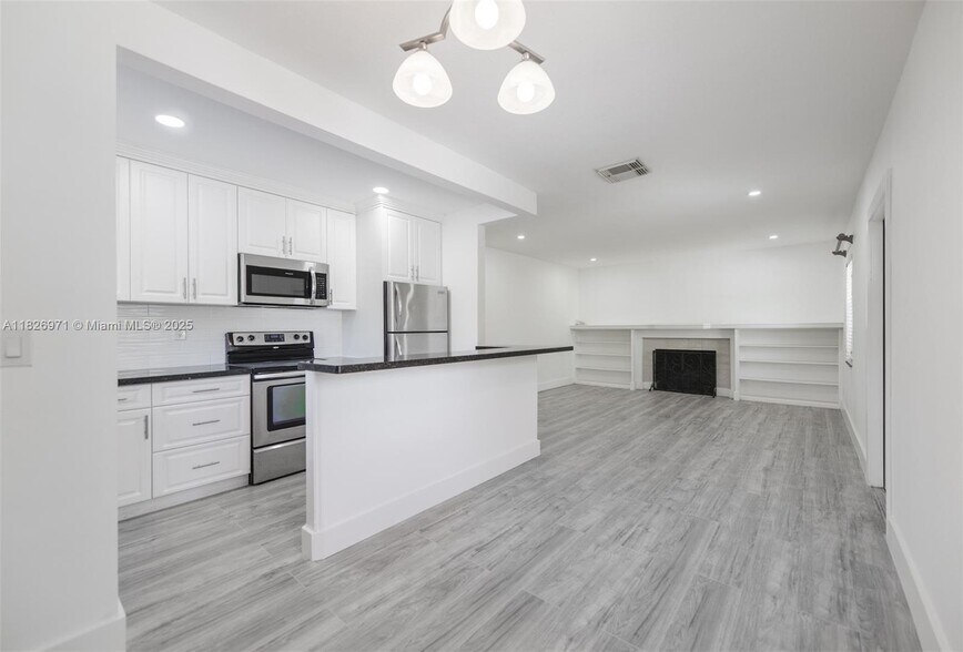 Building Photo - 6290 SW 70th St
