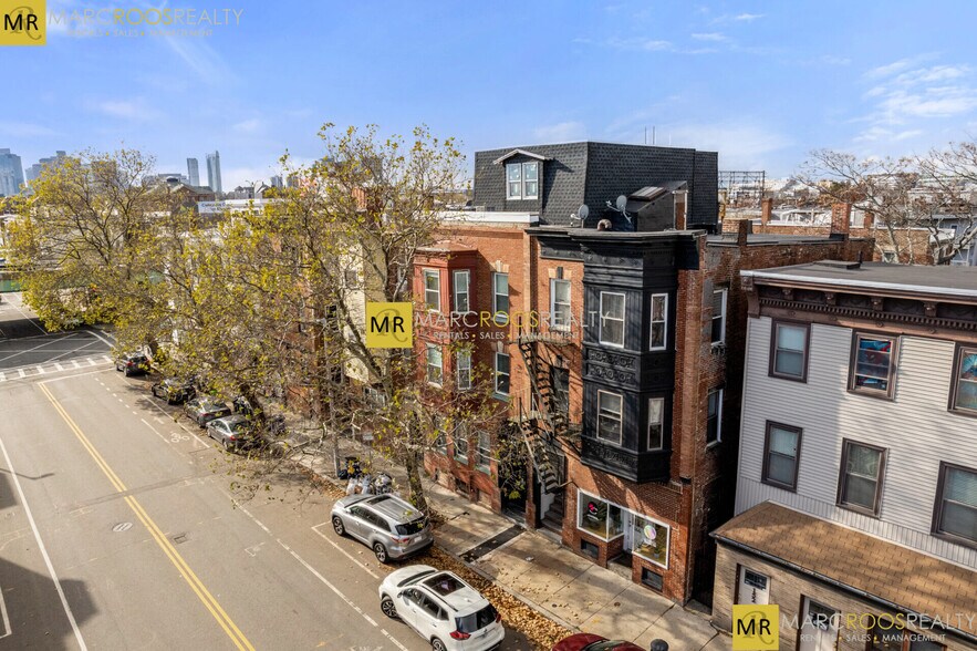 Primary Photo - 140 Chelsea St