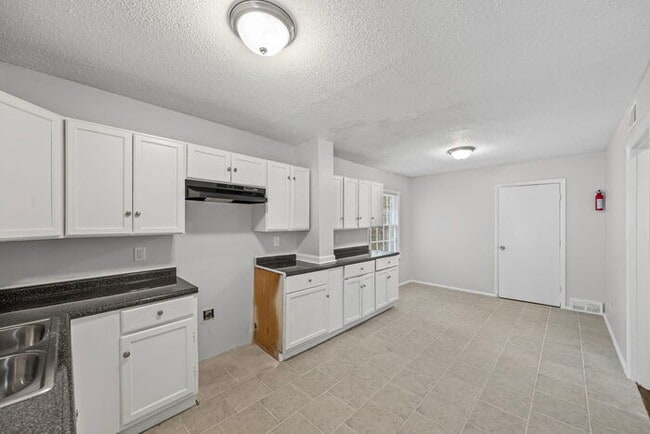 Building Photo - Gorgeous home in Whitehaven/ Section 8 Wel...