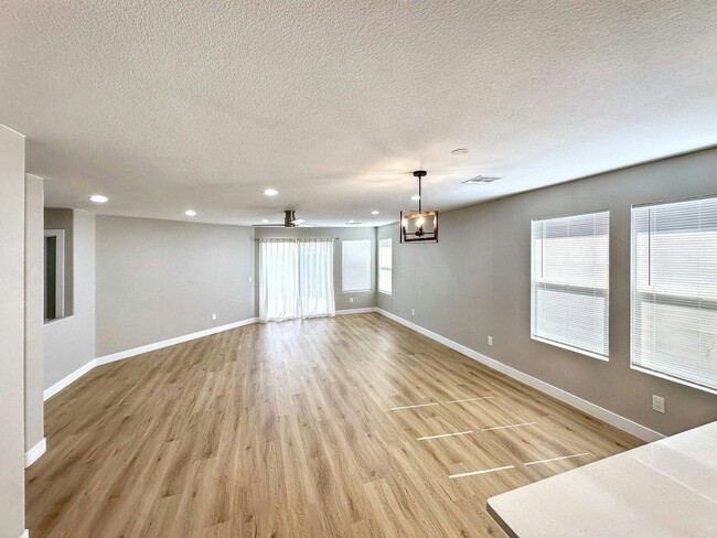 Building Photo - 5660 E Forge Cir