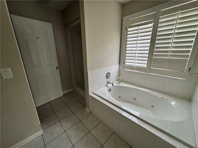 Building Photo - 183 Wood Crest Cir