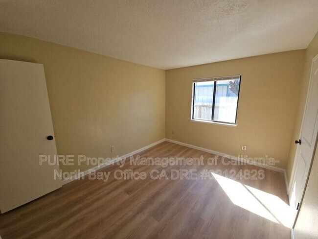 Building Photo - 120 Oak Manor Dr