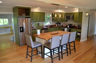 Building Photo - 67 Suncrest Terrace