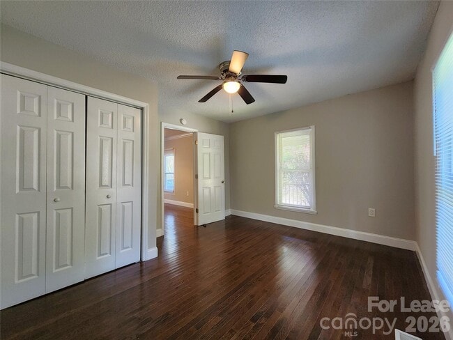 Building Photo - 121 Willow Ln NW