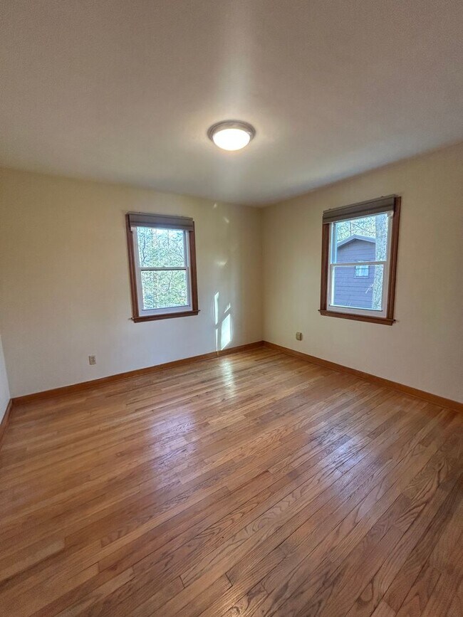 Building Photo - 3 bedroom, 3 bath house located in Park Forest