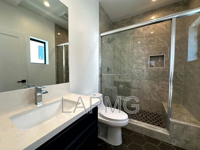 Building Photo - 3414 London St