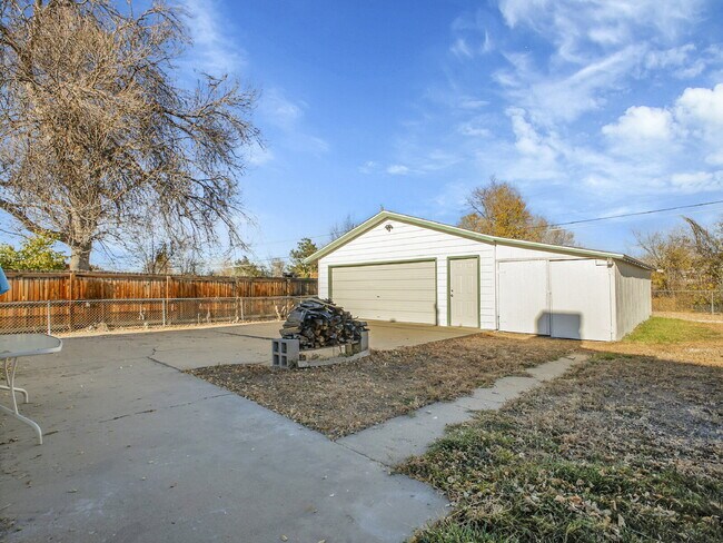 Building Photo - $2,245.95 - $300 OFF - First 2 Months'Rent - 3 Bedrooms, 1.5 Bathrooms, Single Family Home in Aur...