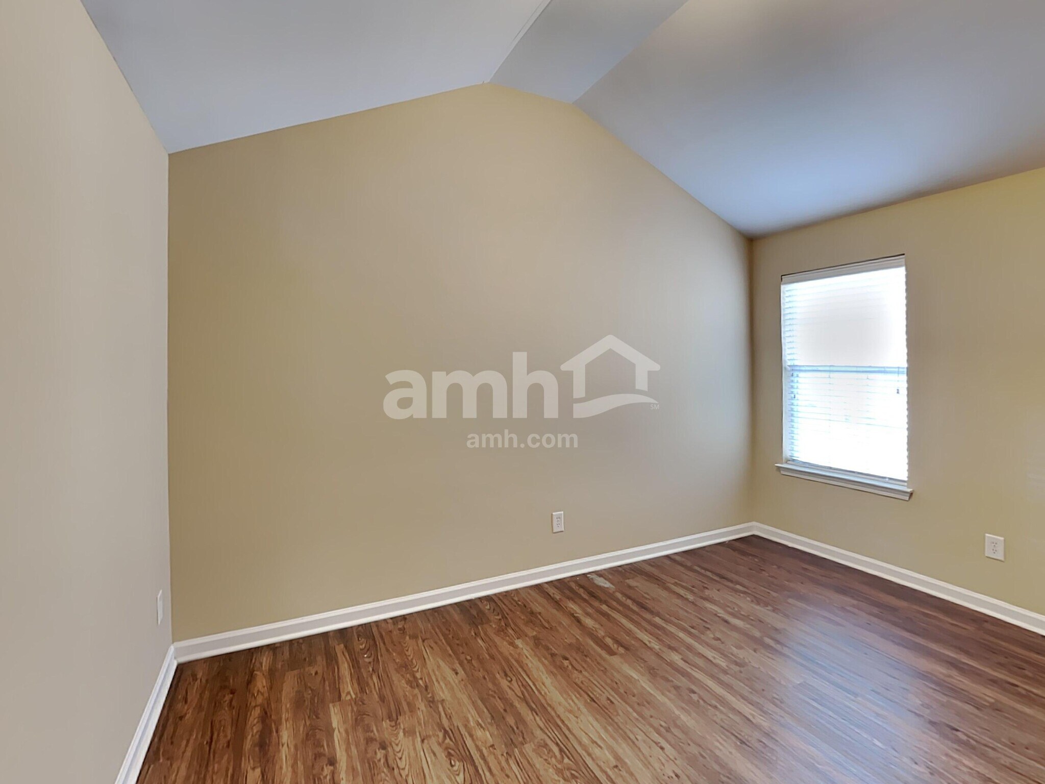 Building Photo - 118 Hidden Creek Dr