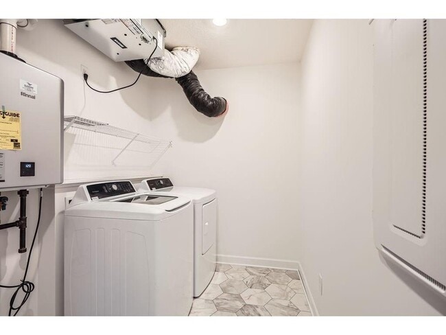 Building Photo - 1082 Jubert Dr