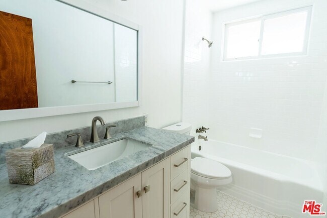 Building Photo - 443 Lomita St