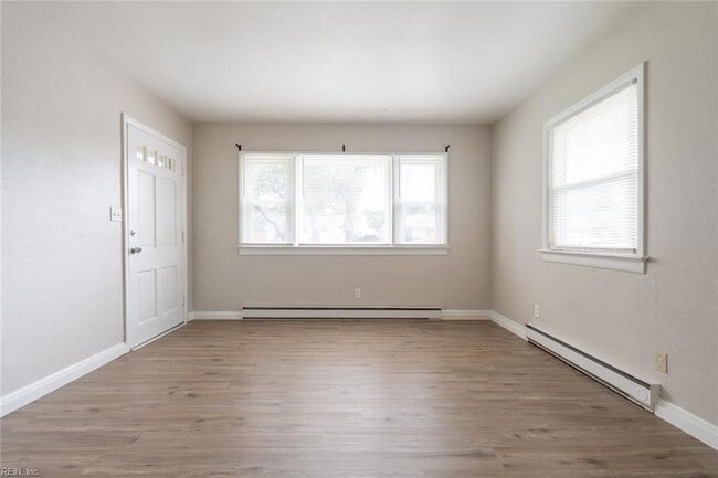 Building Photo - 344 Woodview Ave