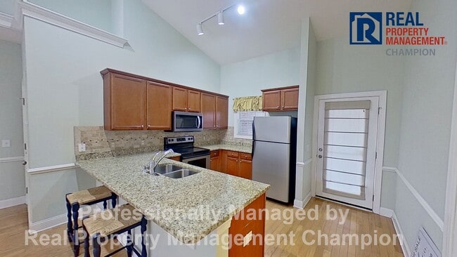 Building Photo - 3 BD/2.5 BA Townhouse w/Open Floorplan, Split Bedrooms and Garage