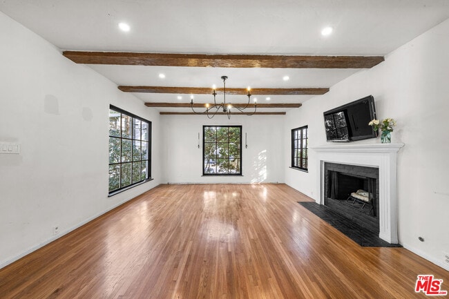 Building Photo - 2615 Canyon Dr