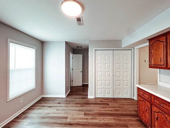 Building Photo - 124 Ballygar St