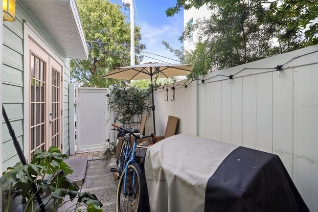 Building Photo - 632 Charles Ct S