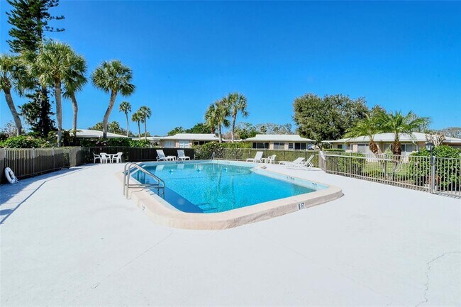 Building Photo - 3507 Pinecrest St