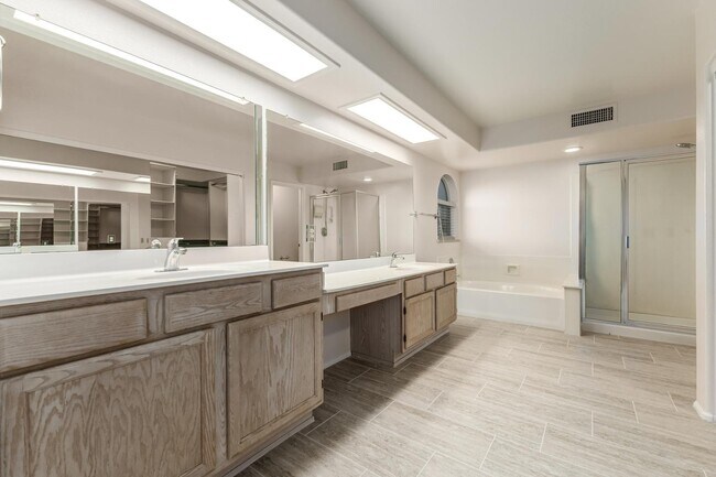 Building Photo - 14831 N 42nd St