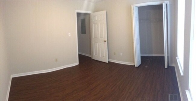 Building Photo - 220 Taliwa Gardens Dr