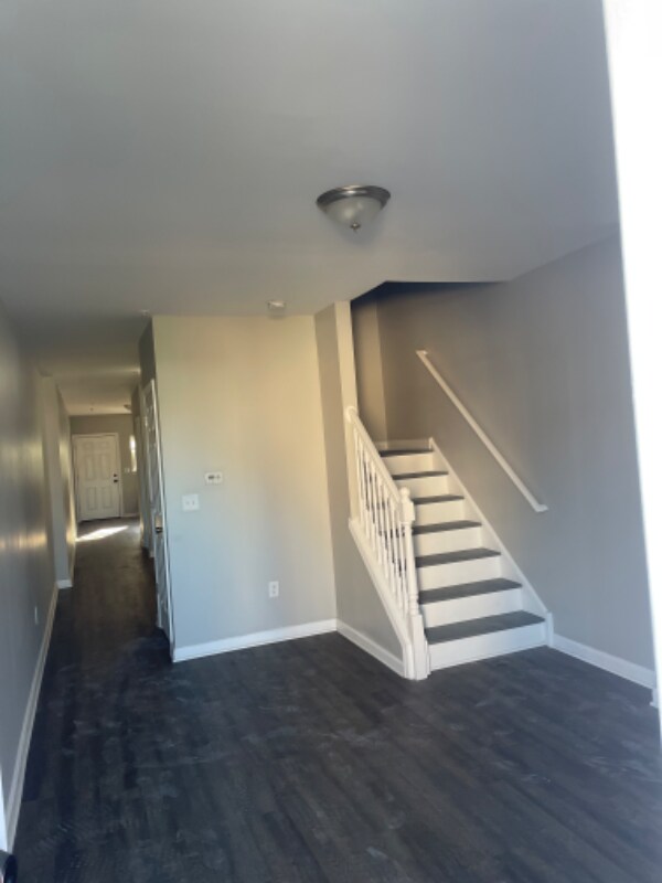 Primary Photo - 562 Ferry Ave
