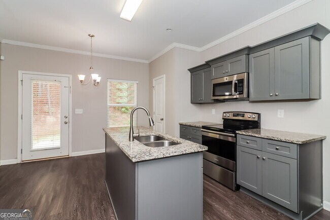 Building Photo - 412 Fieldcrest Dr