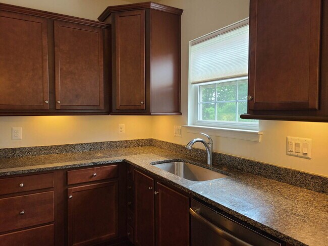 Building Photo - 3-Story Townhouse with Attached Garage in ...