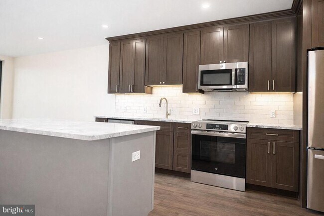 Building Photo - 128 N Bond St