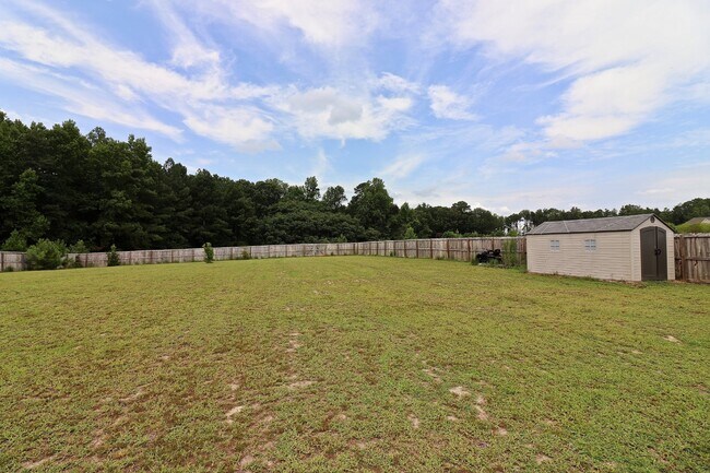 Building Photo - "Spacious 4-Bedroom Gem with 3.5 Baths and...