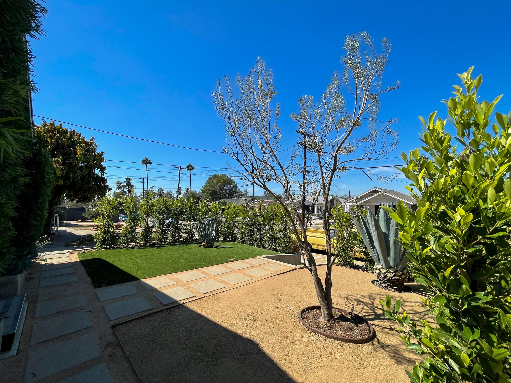 Building Photo - 958 Camulos St