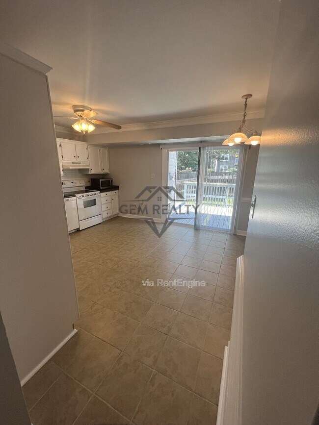 Building Photo - 5253 Daffodil Dr