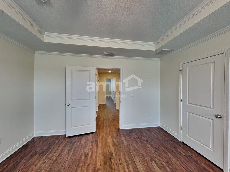 Building Photo - 185 Banyan Frst Dr